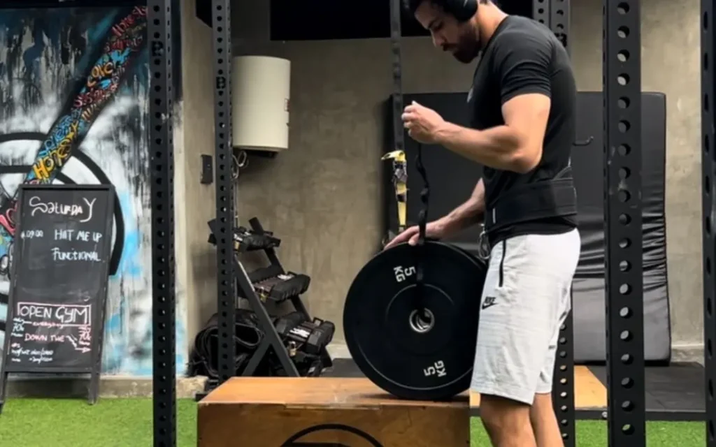 How to put on a dip belt - step by step method