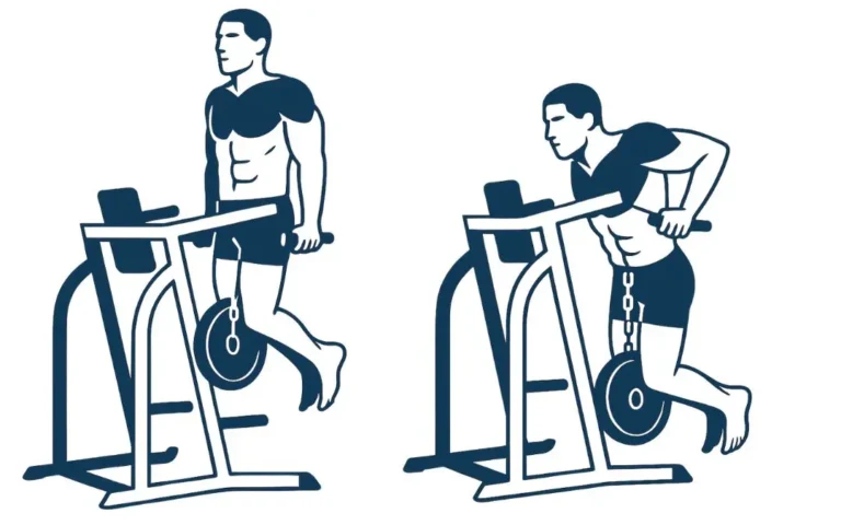 image d'un homme qui fait des dips lestées pour muscler ses pectoraux
